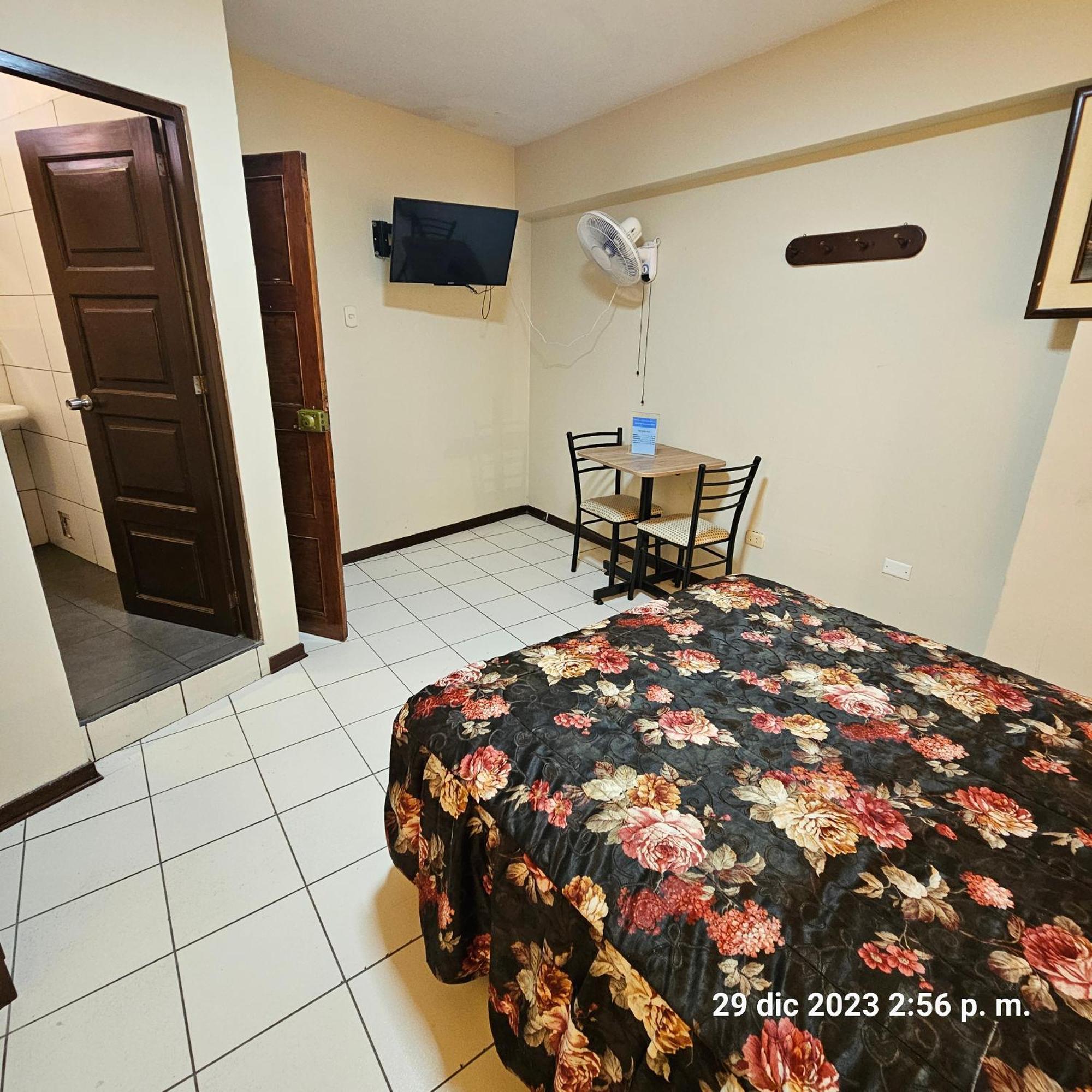 Hostal La Cascada Lima Exterior foto